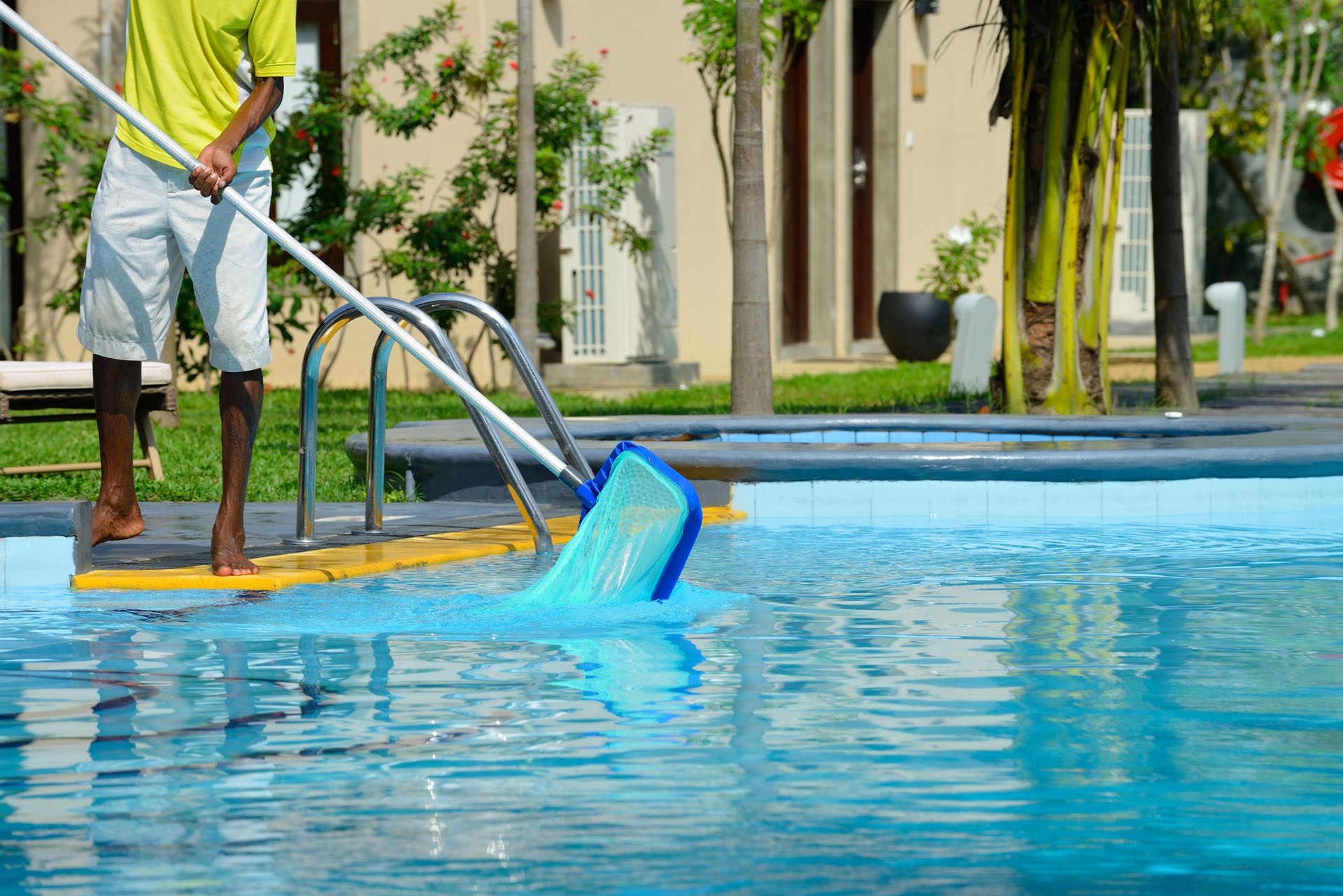 Tips to Maintain Your Swimming Pool Sparkling Clean